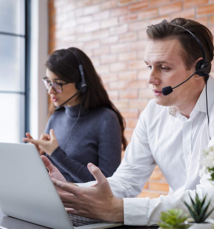 consultants-with-online-problems-support-operator-service-business-representative-concept-.jpg